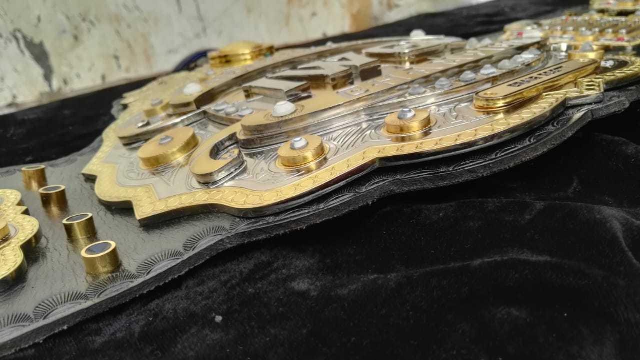 IWGP V4 HEAVYWEIGHT Zinc Championship Belt - Image 5