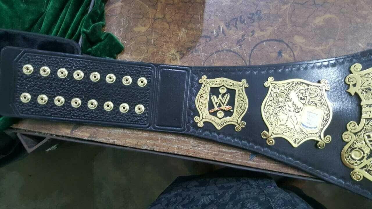 WWE UNDISPUTED Zinc Championship Belt - Image 7